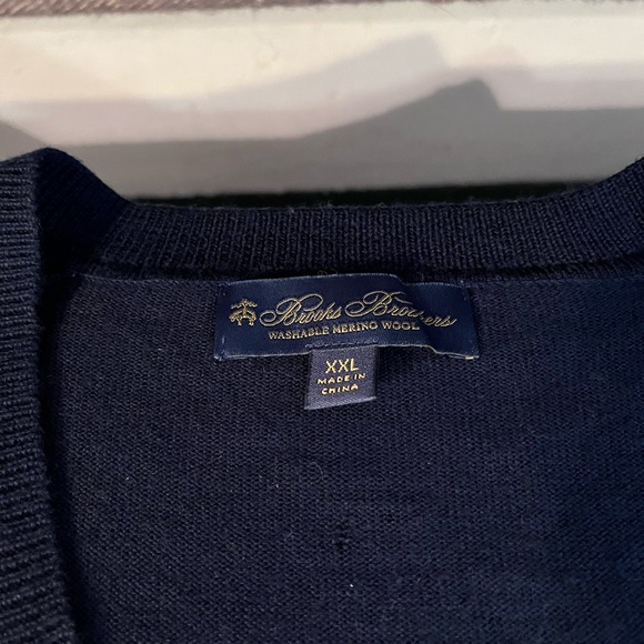 Merino Plaid V-Neck Sweater (XXL) - Picture 6 of 9